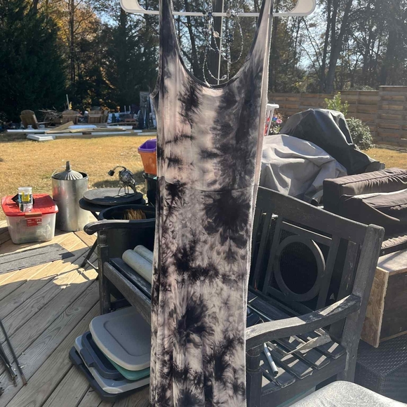 Olivia Rae Black and Gray Tie-Dye Dress (Med) W/ Matching Jewelry Set - Picture 2 of 8